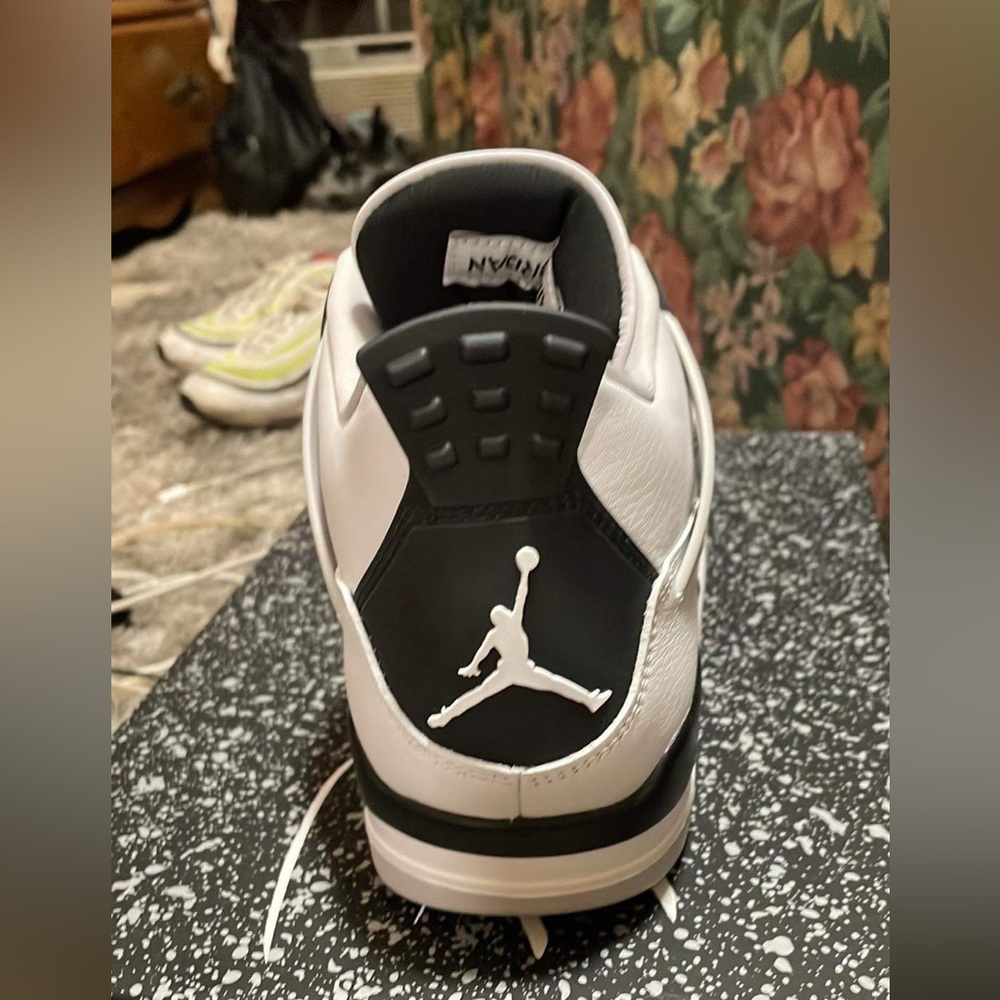 JORDAN 4 MILITARY BLACK